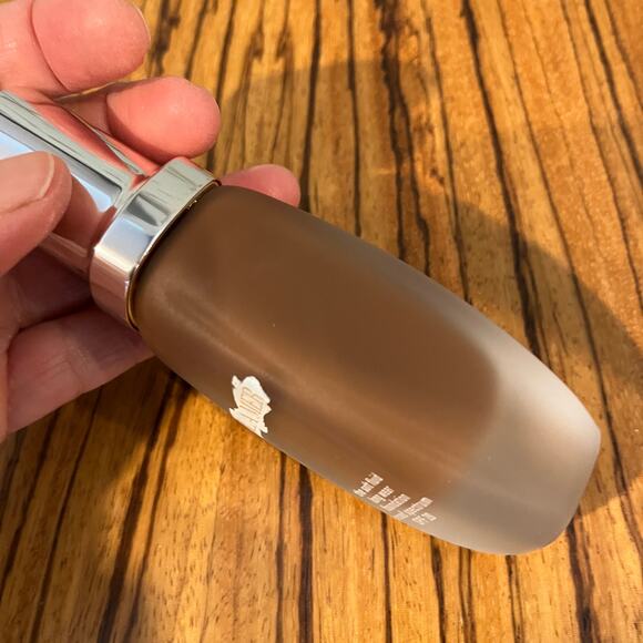 La Mer The Soft Fluid Long Wear Foundation Shade 420 Terra 1 oz. 30 ml - Picture 2 of 5